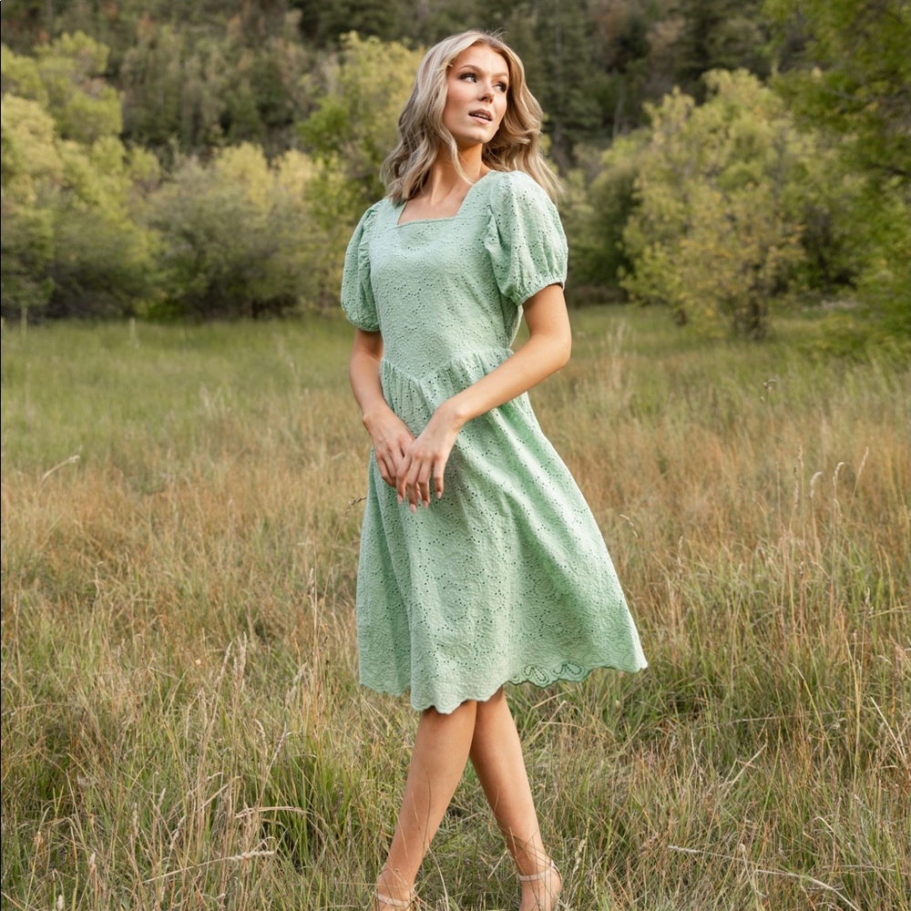 NWT Twila Tea Eyelet Midi Dress - Sage